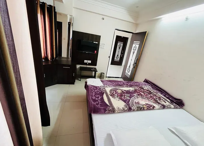Hotel Chandram - 450Mtr I 10Min Walking From Shreenath Ji Temple Nathdwara 966O9O1Oo6