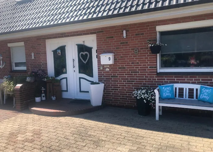 Wattlöwe ruhige Ferienwohnung mit Terrasse nahe Eider&Deich