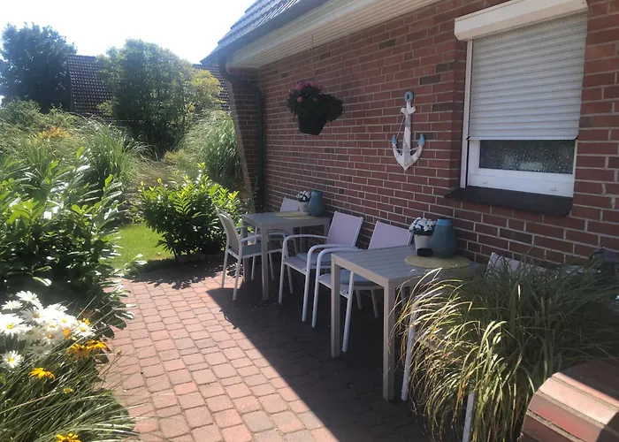 Wattlöwe ruhige Ferienwohnung mit Terrasse nahe Eider&Deich