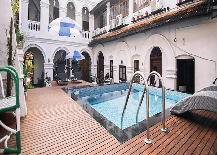 Old Courtyard Hotel
