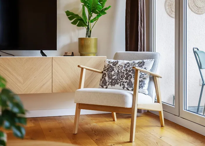 EDLER WOHNRAUM Schwanenteich-Oase mit Balkon, Kaffeevollautomat, Lift&Parkplatz
