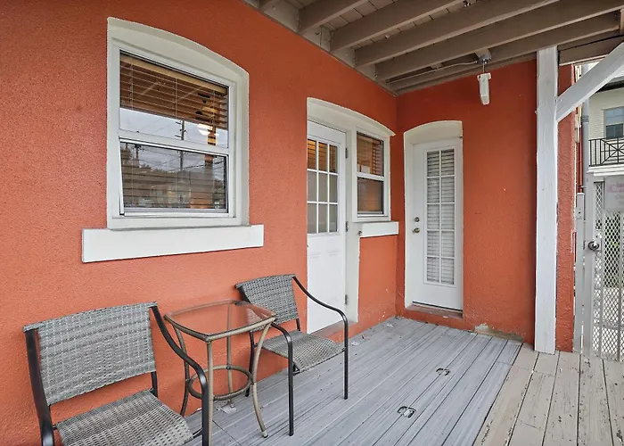 Zen Oasis Chic 1Bd Steps To Dtsp