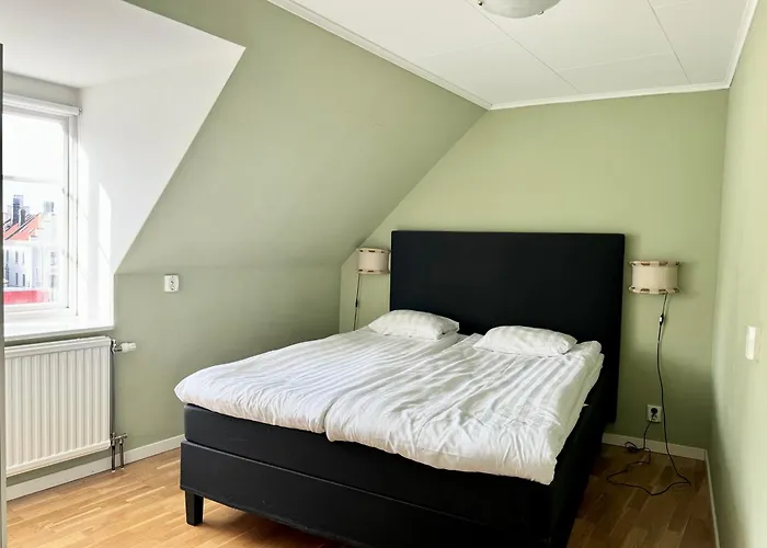 Spacious And Cenral Apartment