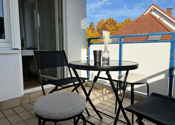 Modernes Apartment mit Balkon