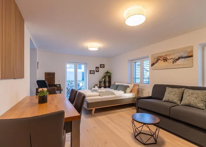 Jasminkas Host 2, Ruhig, City und Naturnah, Gratis Parkplatz und Balkon