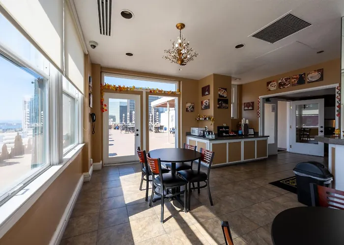 Gaslamp Plaza Suites