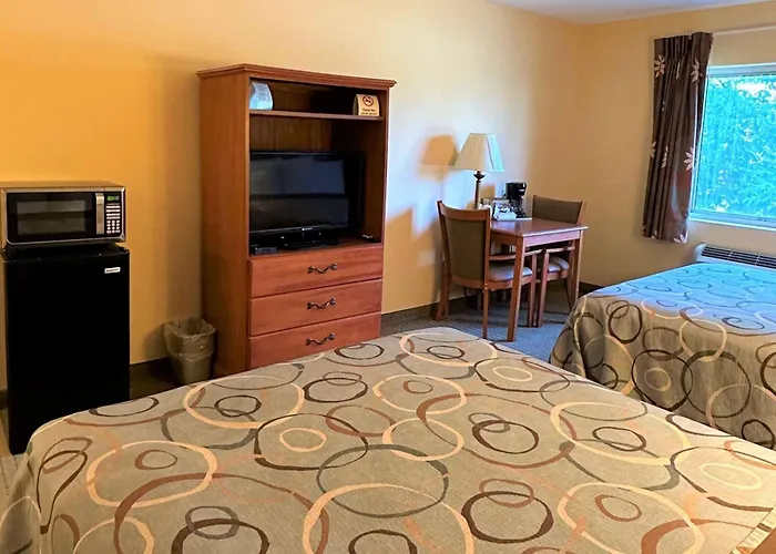 Super 8 By Wyndham Topeka At Forbes Landing