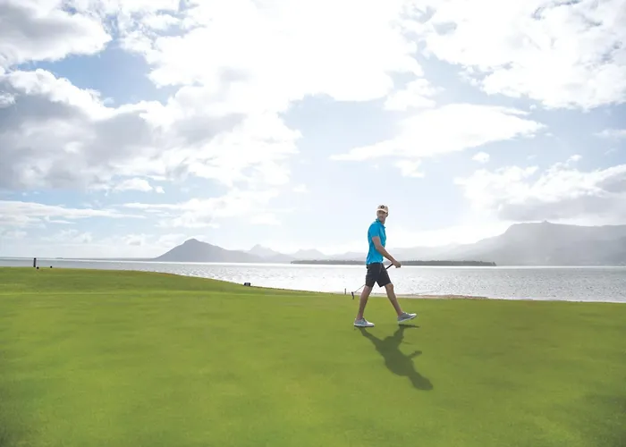 Paradis Beachcomber Golf Resort & Spa
