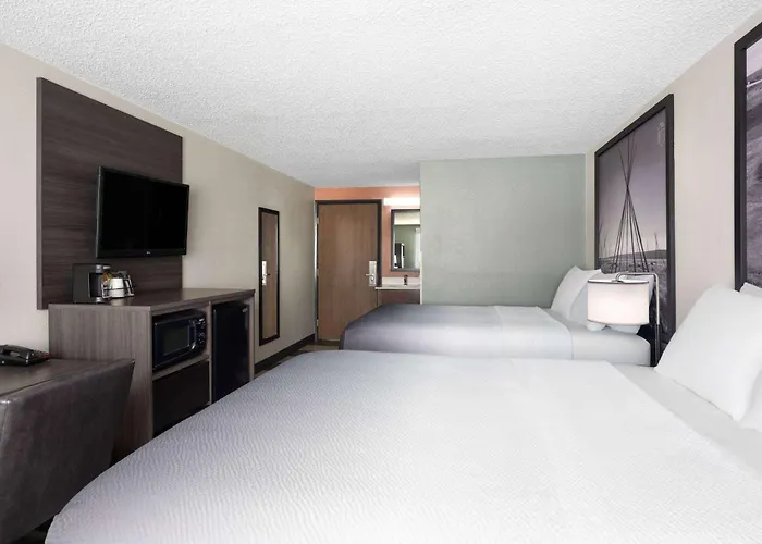 Super 8 By Wyndham Conrad