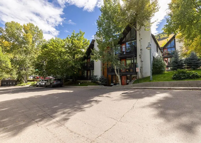 Renovated Core 2Br 2Ba With Ac, Pool & Hot-Tub