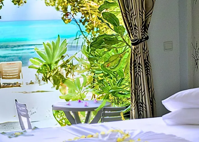 Crown Beach Villas With Direct Access To The Bikini Beach