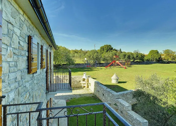 1 Bedroom Awesome Apartment In Rakalj