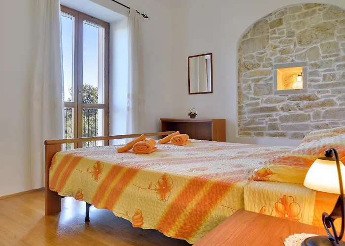 1 Bedroom Awesome Apartment In Rakalj