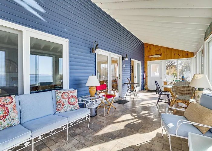 Alburgh Lake House: Private Beachfront!