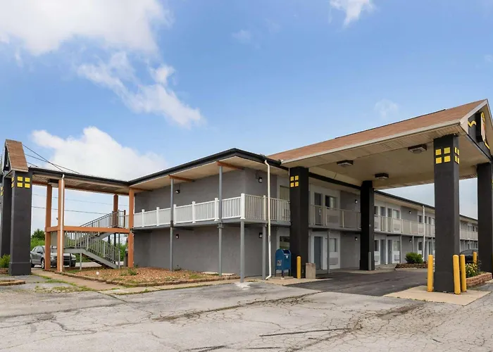 Super 8 By Wyndham Millbury/Toledo