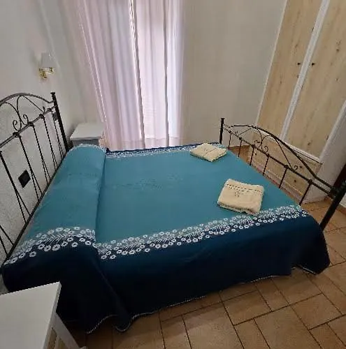 Rooms & B&B