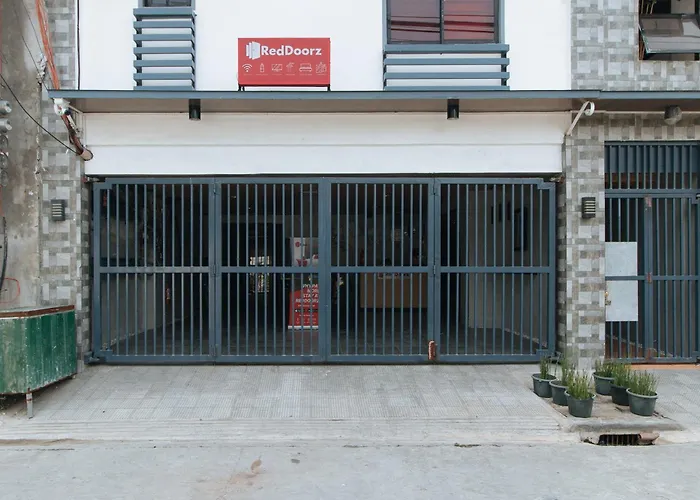 Reddoorz Near Christ The King Medical Center