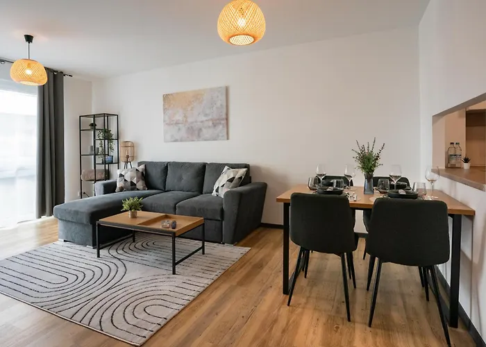 REITZ - Apartment I Zentrale Lage I Stellplatz I 55qm I 2 Zimmer I Küche I Bad I Terrasse