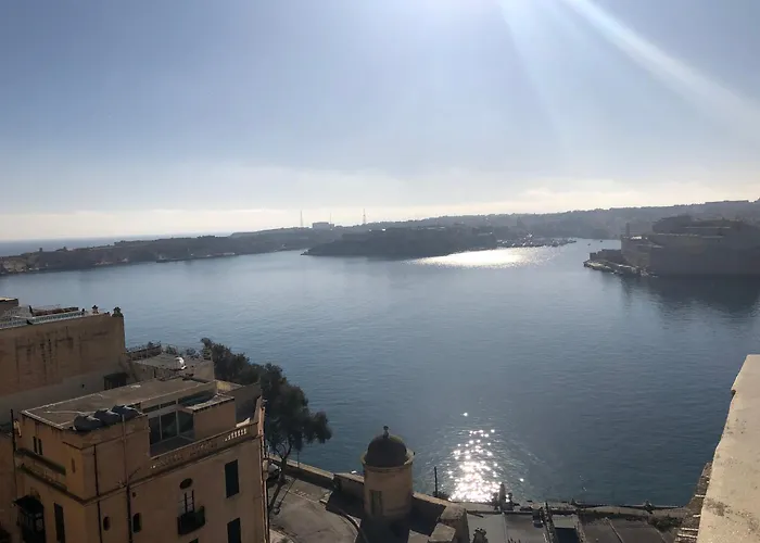 Grand Harbour Hotel