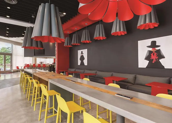 Radisson Red Miami Airport