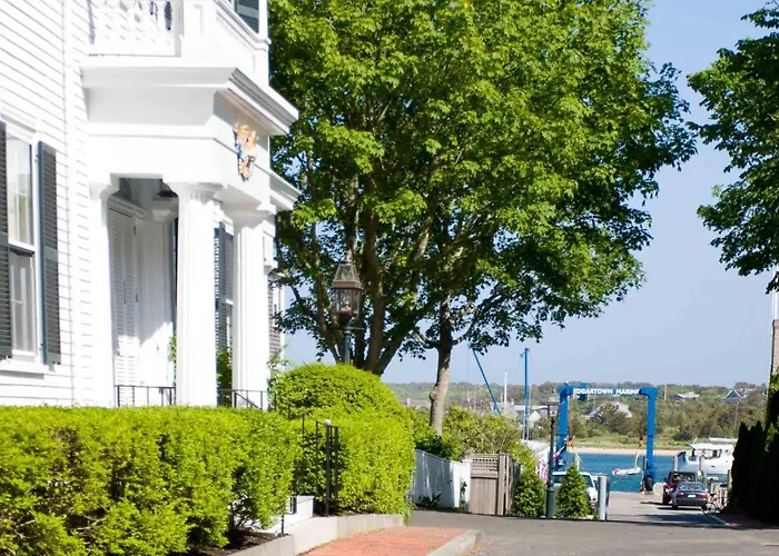 East Wing Of Captain'S Mansion - Luxury, Waterfront, Town, & Beaches - 5 Stars