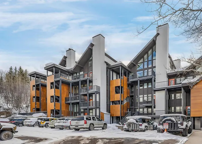 New Listing! 3 Bedroom 3 Ba Updated Condo - Pool & Hot-Tub