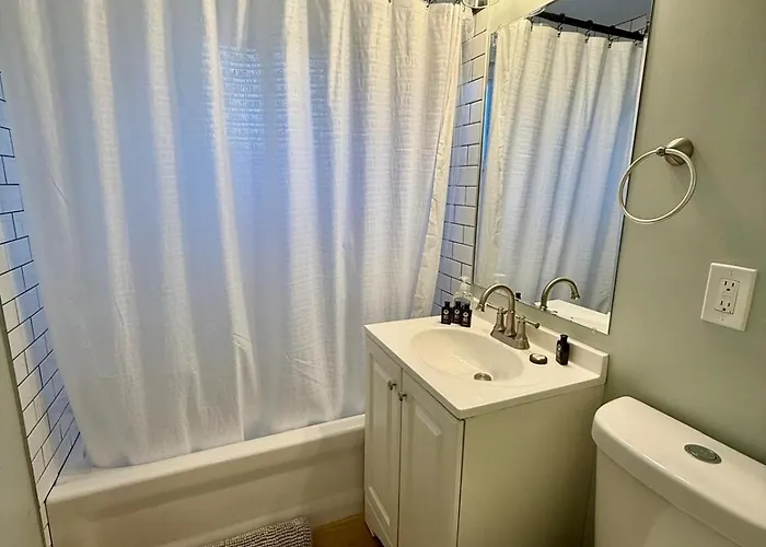 Cathedral Modern King Bed With Washer & Dryer