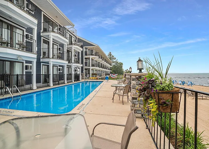 A Room With A View, East Bay Waterfront With Pool