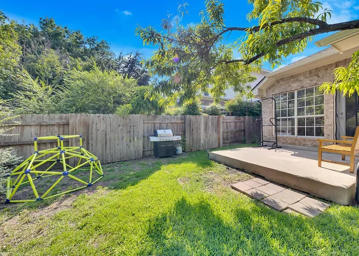 Spacious 4Br Home Away From Home With Hot Tub
