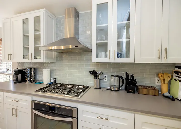 Spacious 4Br Home Away From Home With Hot Tub