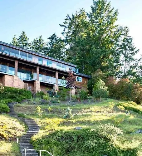 Ocean Front 2 Bedroom Suite With Stunning Views