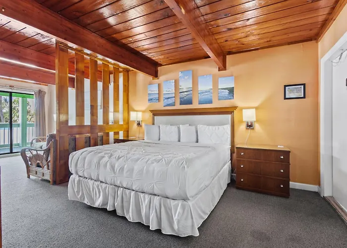 Fort Pierce Oceanfront Inn- Suite- King Bed #6