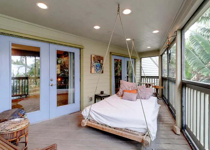 Beach Paradise Getaway - 200Ft From Beach!