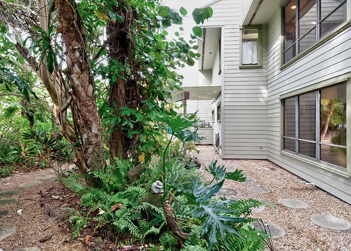 Beach Paradise Getaway - 200Ft From Beach!