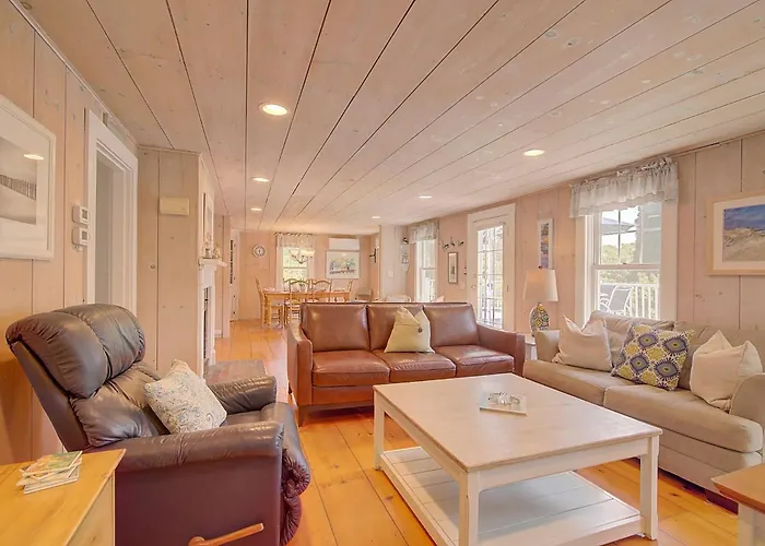 Large Deck Fire Pit Dog Friendly Near Beach - Sleeps 10