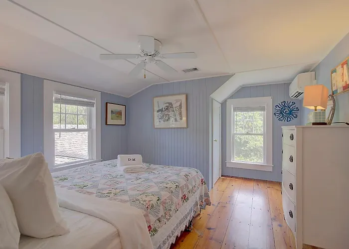 Large Deck Fire Pit Dog Friendly Near Beach - Sleeps 10