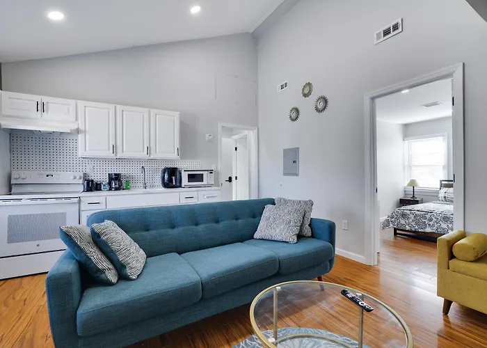 2Br Apt Near Ewr & Nyc • Workspace + Parking