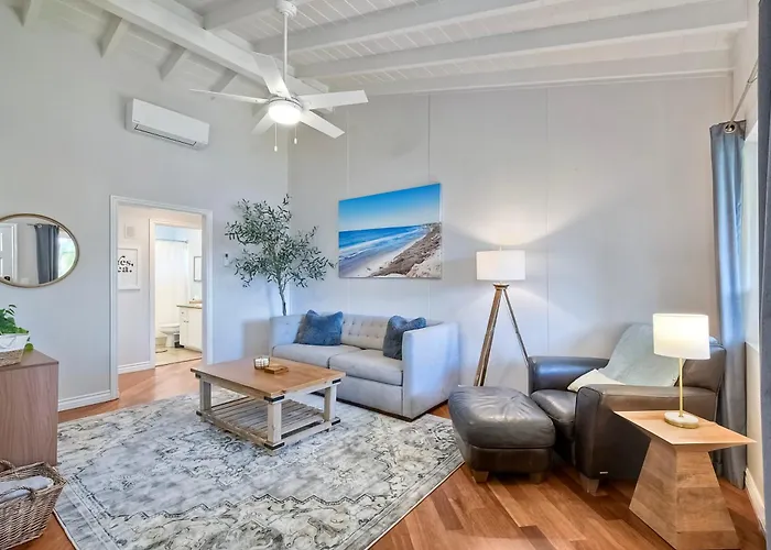 90 Walk Score - Steps To Beach & Dining - Reserved Parking