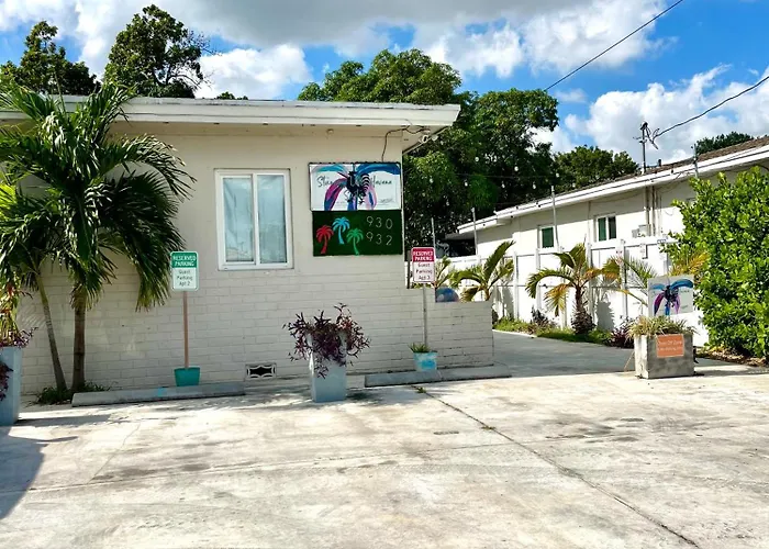 Stunning Little Havana Close To Airport, Calle Ocho, Brickell, Cruises,Wynwood And The Beaches - Free Parking