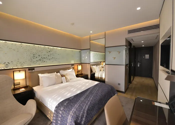 Waxwing Hotel