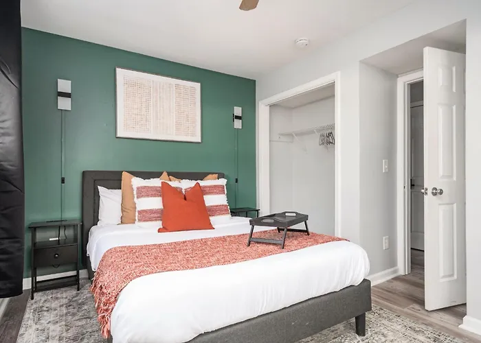 Quiet & Quaint Apartment, 5 Mins To Airport And 15 Mins To Downtown