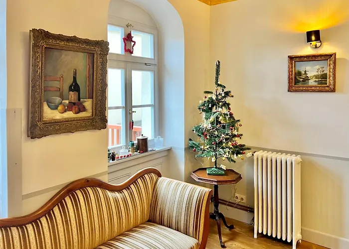 Oswald Hempel, mit 5 Zimmermaisonette und 3 Zimmer Gartenwohnung