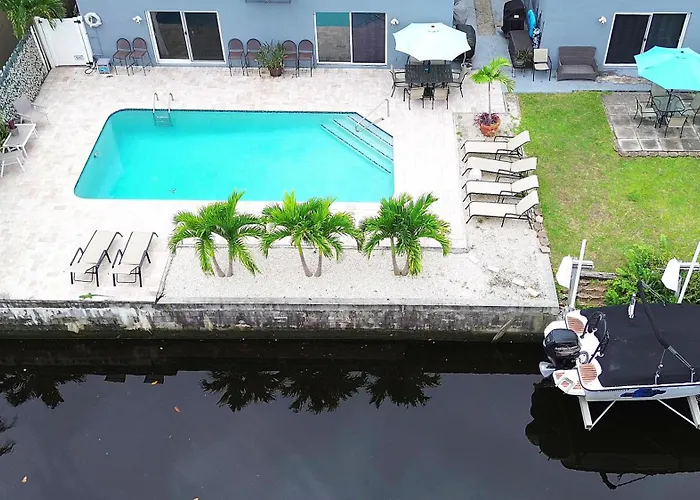 Tarpon Harbor 2 - Waterfront Townhouse Near Pool, Beach, Downtown Las Olas
