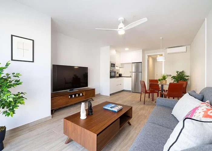 Beach And Golf At Modern Apartment