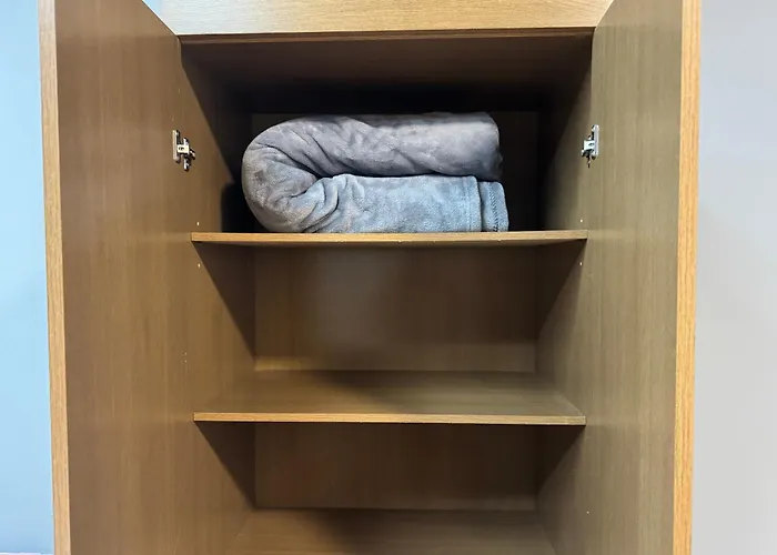 Studio com quarto e banheiro em frente ao Parque do Lago Acomoda até 4 pessoas 2 camas