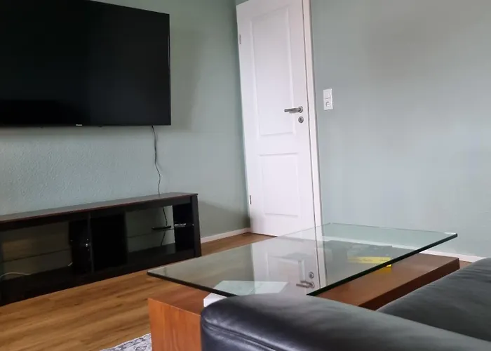 Design Apartment mit Klimaanlage, Parkplatz, Netflix, Disney, Dominos Pizza, Wallbox, Bahnhof Falkensee 5min - Berlin Hbf 23min