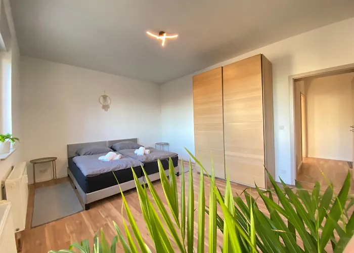 HOCHWERTIGE Ferienwohnung mit 7qm Balkon, Netflix, Kaffeeautomat, RainShower Bad