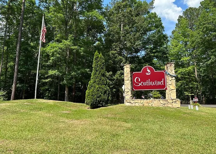 Quiet, Golf Lake Community Cozy 2Bdr 1 Bth Getaway