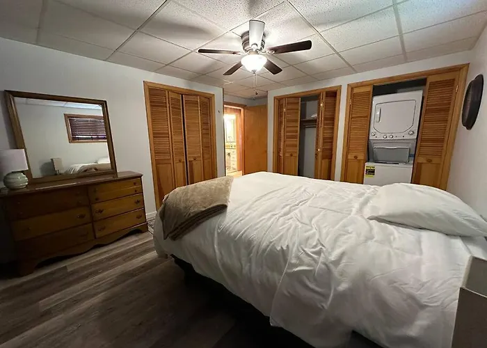 Quiet, Golf Lake Community Cozy 2Bdr 1 Bth Getaway