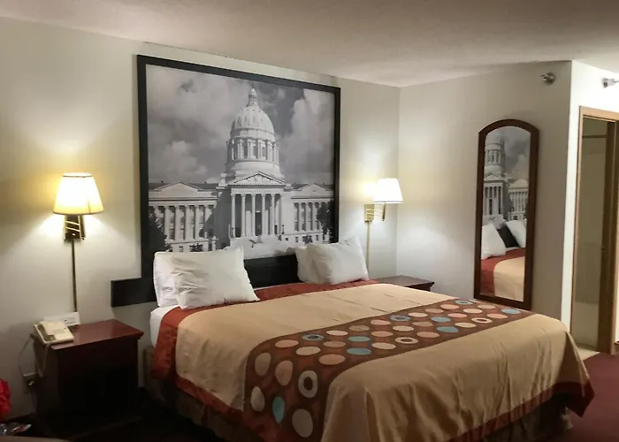 Super 8 By Wyndham Riverside/Kansas City